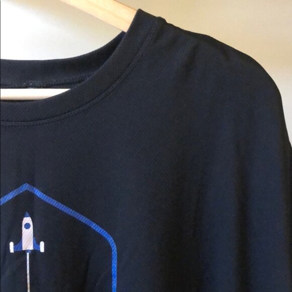 New Basecamp Fitness athletic workout rocket logo graphic tech crew neck t-shirt - Picture 3 of 5
